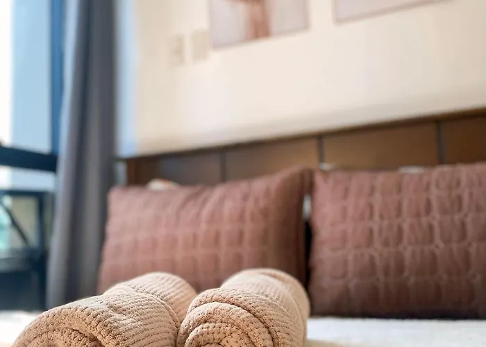 Skyline With Pool, Gym, Sauna Poblacion Makati Apartment