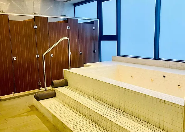 Skyline With Pool, Gym, Sauna Poblacion Makati Apartment *