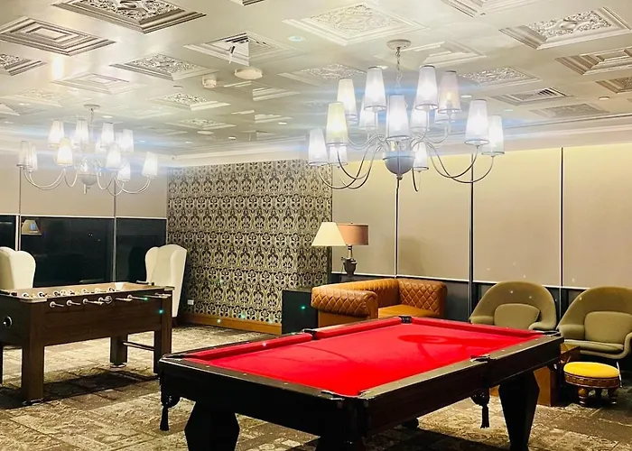 Skyline With Pool, Gym, Sauna Poblacion Makati Apartment