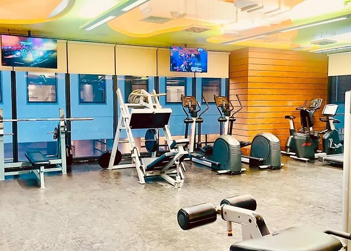 Skyline With Pool, Gym, Sauna Poblacion Makati *