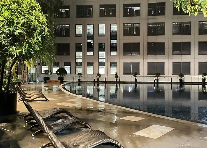 Apartment Skyline With Pool, Gym, Sauna Poblacion Makati