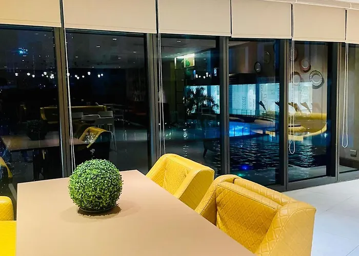 Skyline With Pool, Gym, Sauna Poblacion Makati * Manila